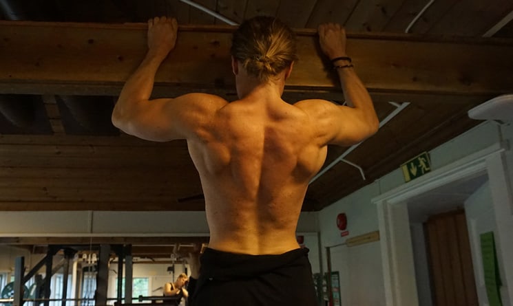 Should-I-use-straps-for-pull-ups