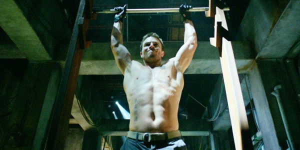 stephen-amell-workout1-600x300